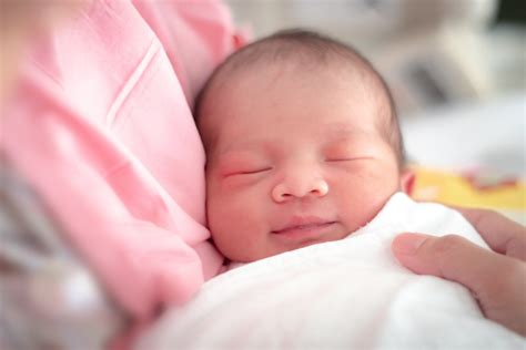 mimpi melihat melahirkan bayi perempuan  Mimpi Laki-Laki Melahirkan Bayi Laki-laki Menurut Islam